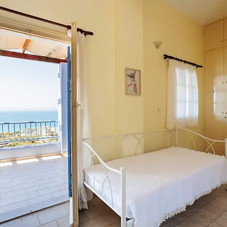 アパート Modern Seaview Nest With Pool & Panoramic Views ヴェルガ・カラマタ